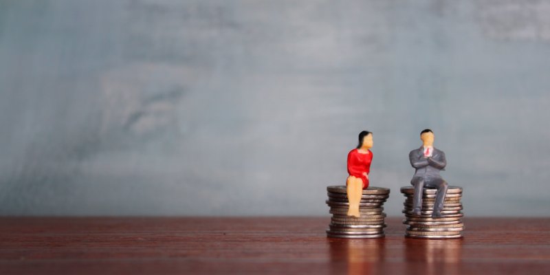 Artigo sobre a Lei 14.611/23 e a igualdade salarial entre mulheres e homens