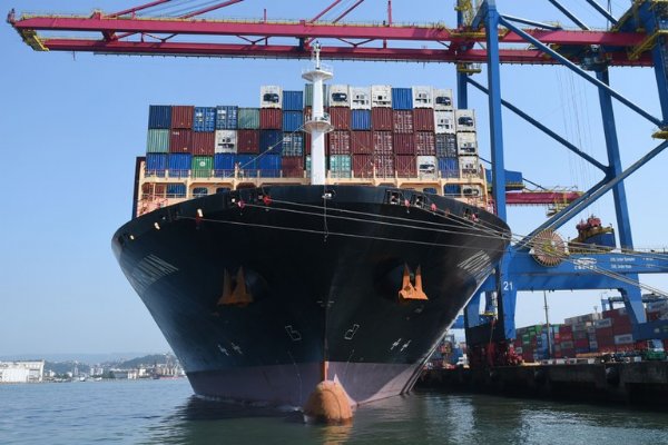 Serviços recuam 0&amp;#44;9% em agosto&amp;#44; após três altas consecutivas