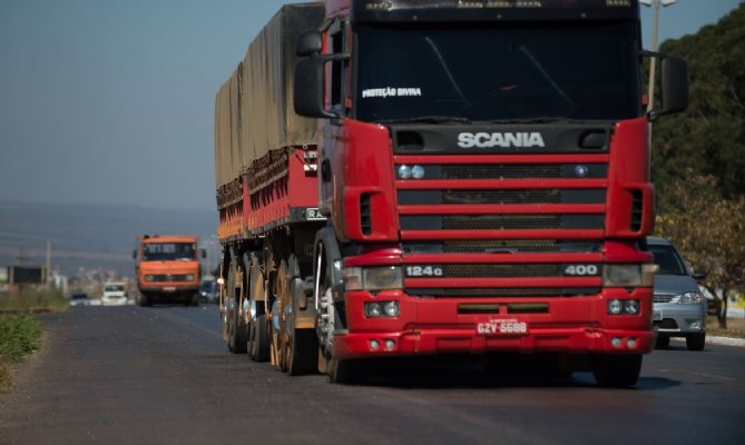 Transporte de cargas tem saldo positivo de emprego