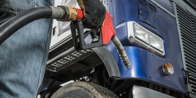 Diante da alta do diesel&amp;#44; CNT defende repasse imediato dos novos custos para o valor dos fretes