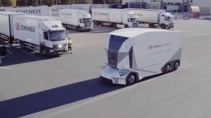 Caminhão elétrico e sem cabine inicia operação em via pública     