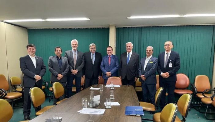 Deputado Jonas Donizette recebe lideranças do setor