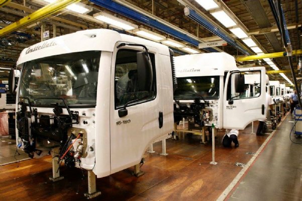 Caminhões mantêm ritmo forte&amp;#44; venda cresce 45% no trimestre